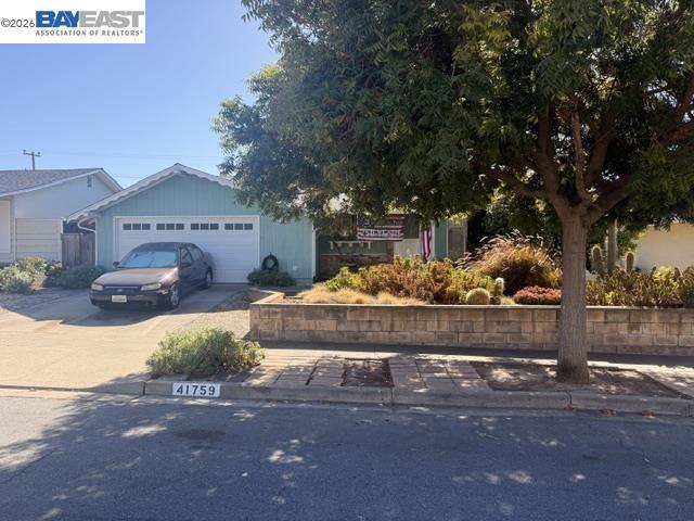 41759 Higgins Way Property Photo 1