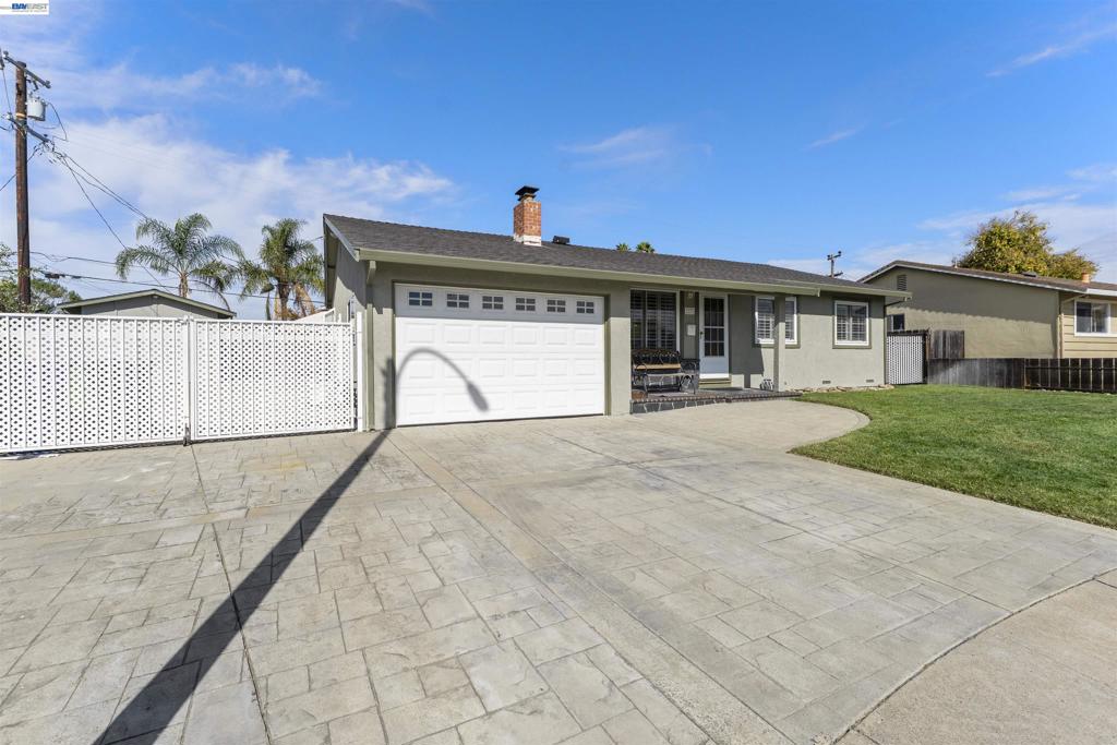 5680 Coral Ct Property Photo 1