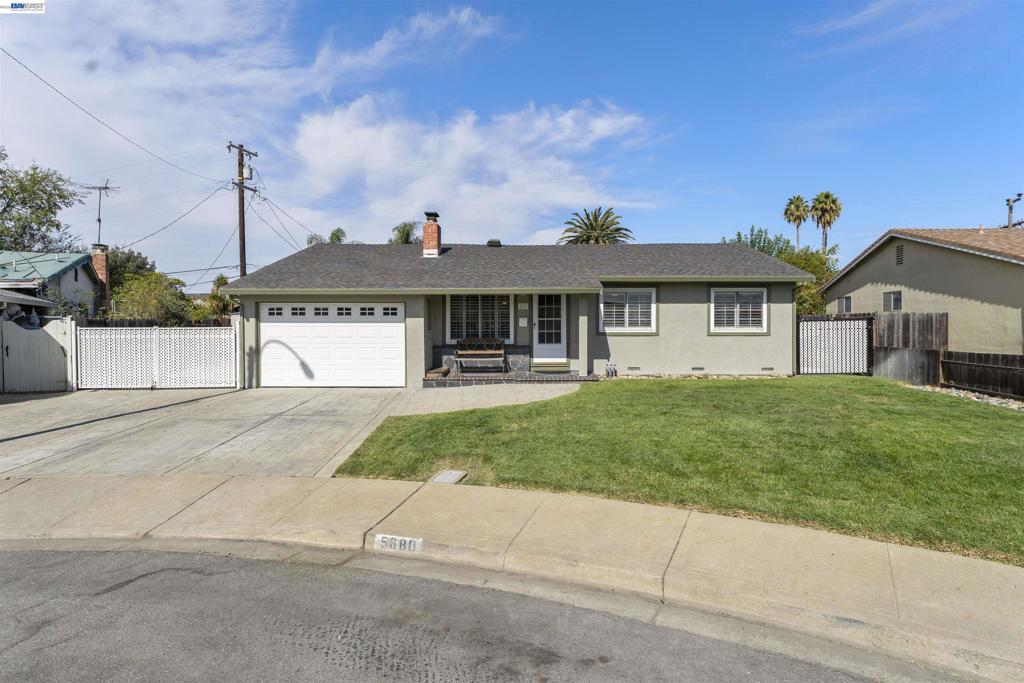5680 Coral Ct Property Photo 4
