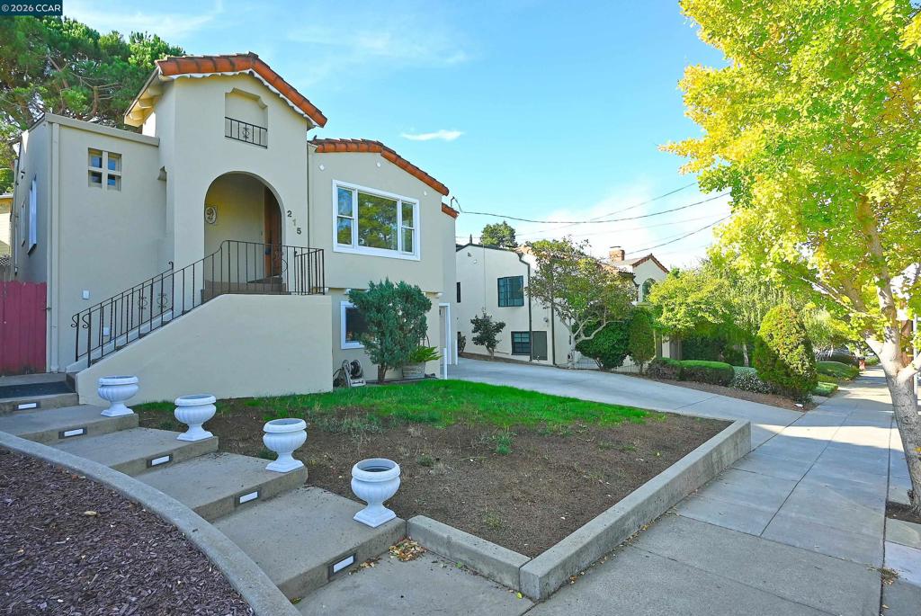 215 Pomona St Property Photo 1
