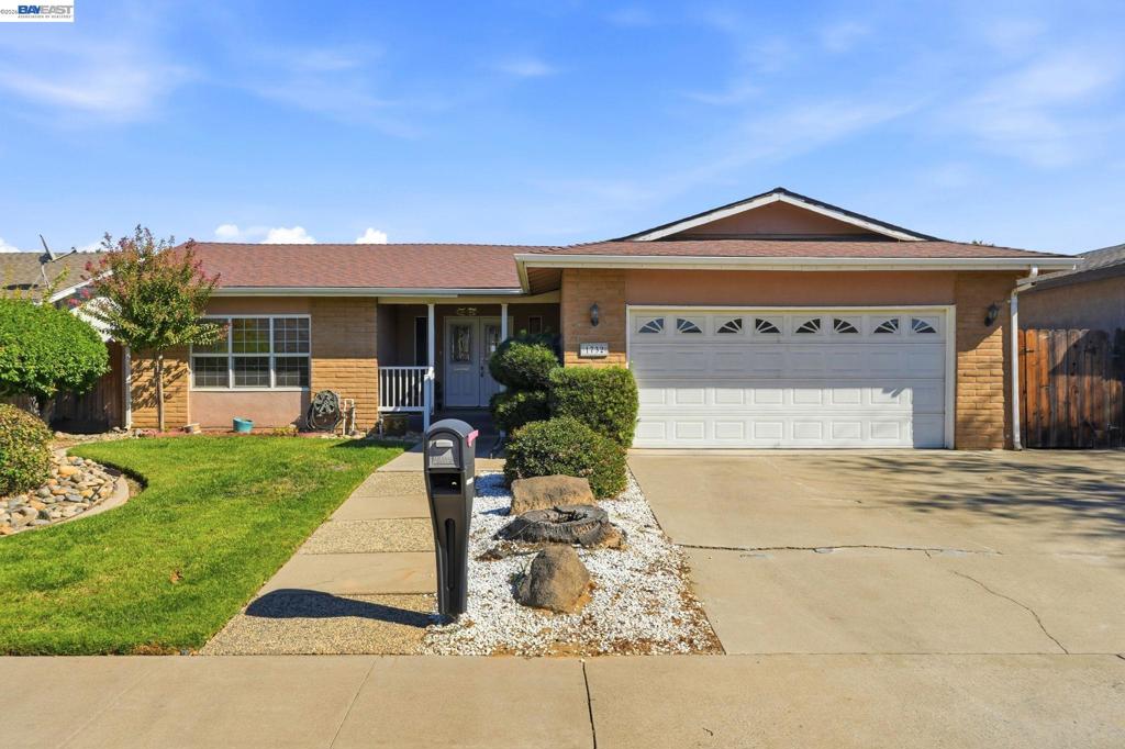 1732 Rose Ave Property Photo 1