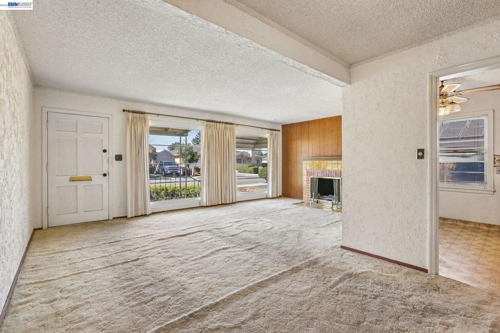 426 S Henry Ave Property Photo 3