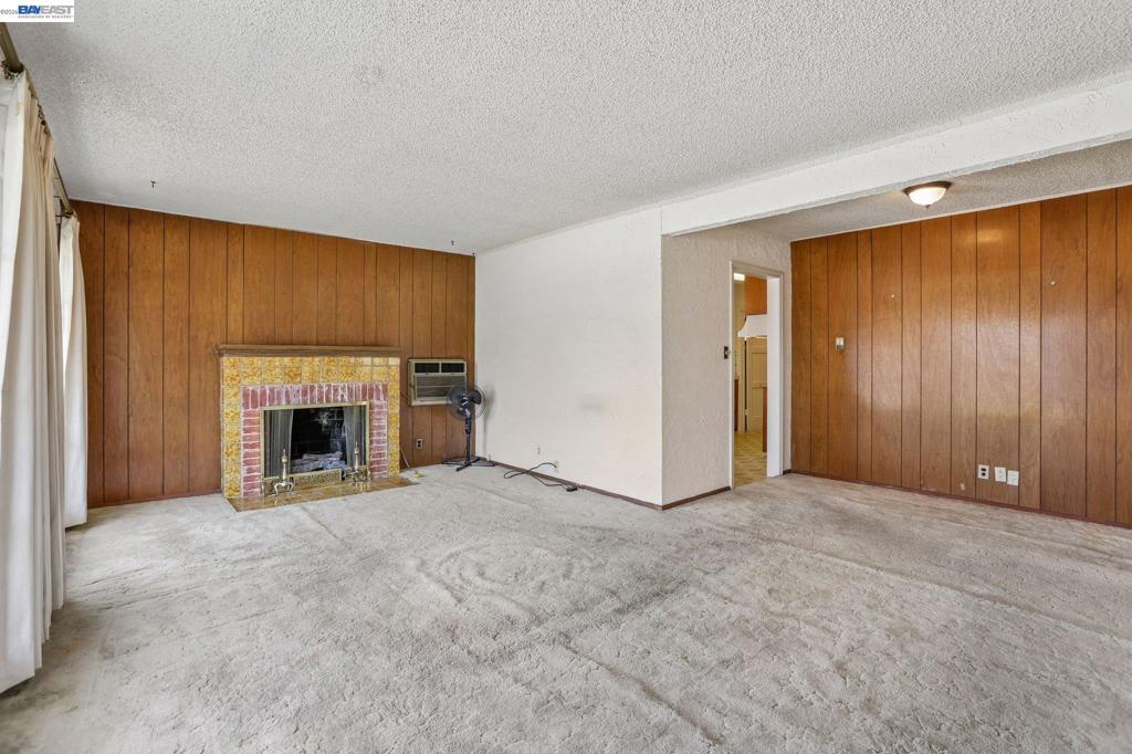 426 S Henry Ave Property Photo 4