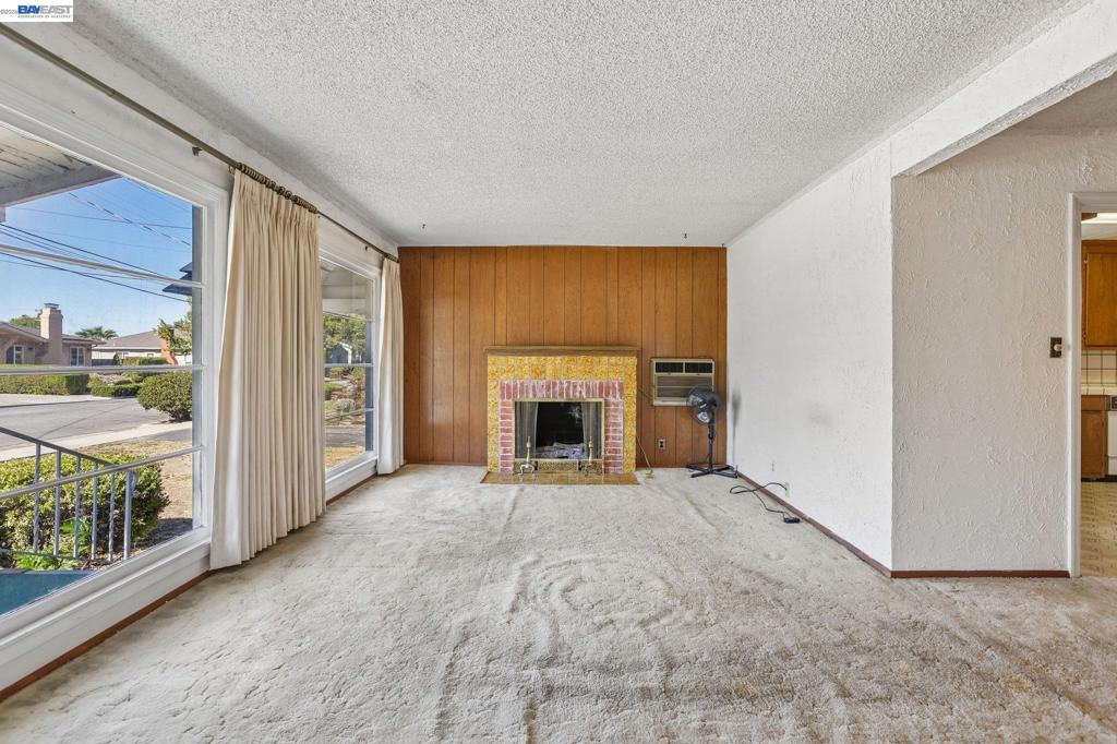 426 S Henry Ave Property Photo 5