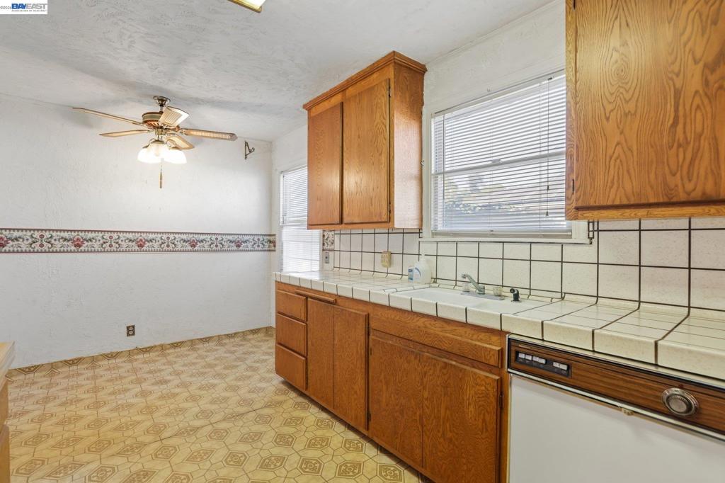 426 S Henry Ave Property Photo 8