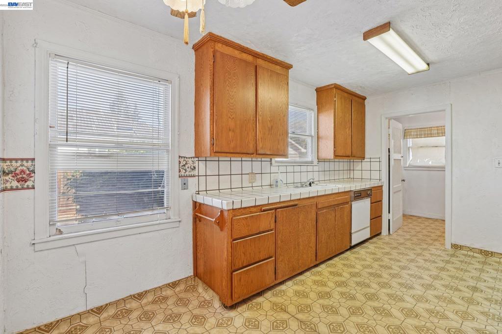 426 S Henry Ave Property Photo 10