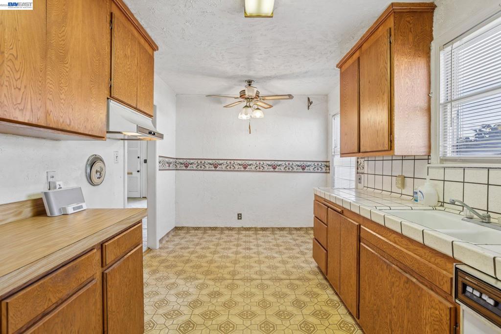 426 S Henry Ave Property Photo 11