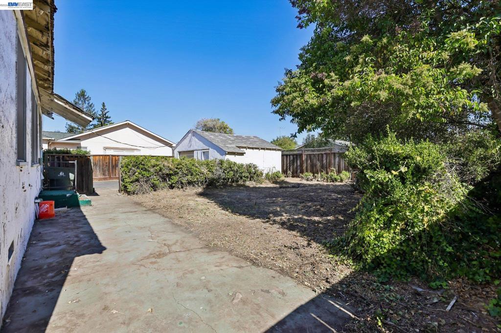 426 S Henry Ave Property Photo 27