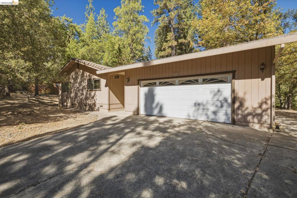 21919 Fallview Dr Property Photo 1