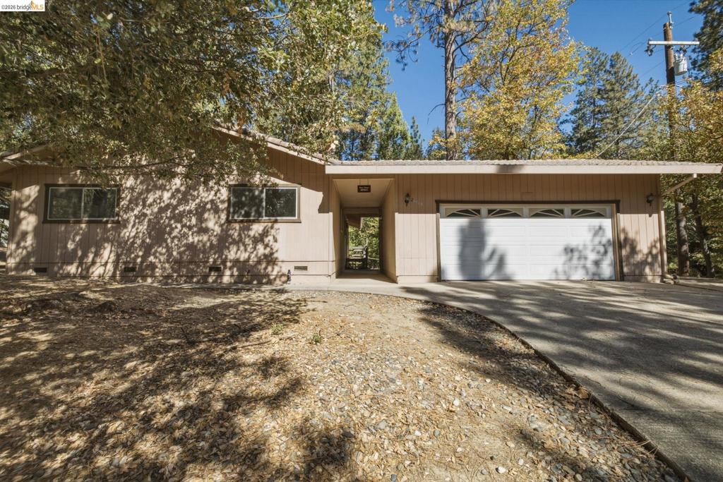 21919 Fallview Dr Property Photo 2