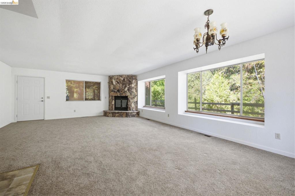 21919 Fallview Dr Property Photo 5