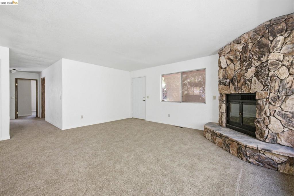 21919 Fallview Dr Property Photo 7