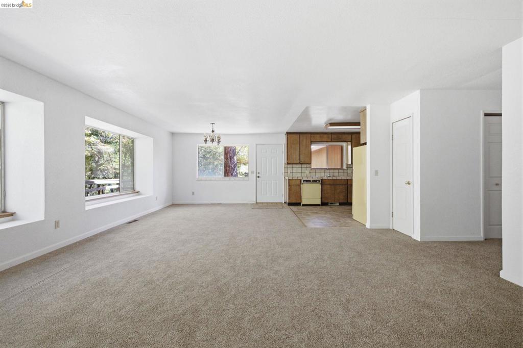 21919 Fallview Dr Property Photo 8