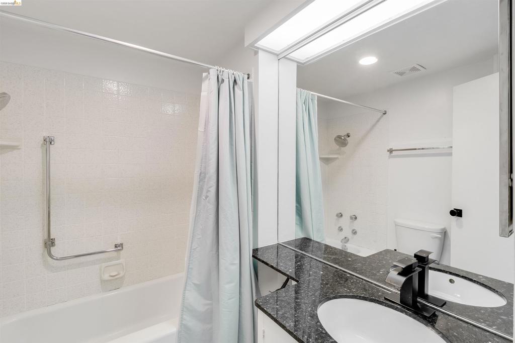 2550 Dana St 5f Property Photo 18