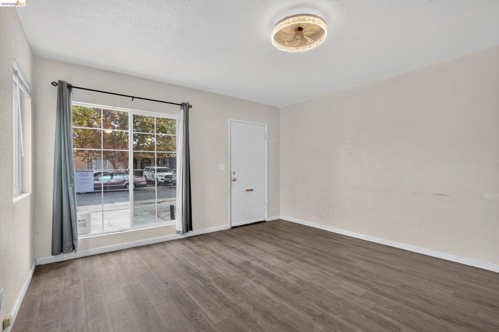 1366 Redwood St Property Photo 3