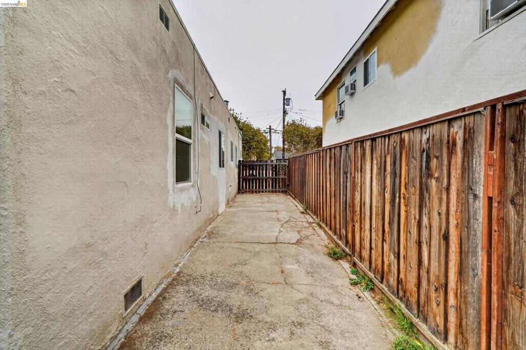 1366 Redwood St Property Photo 24