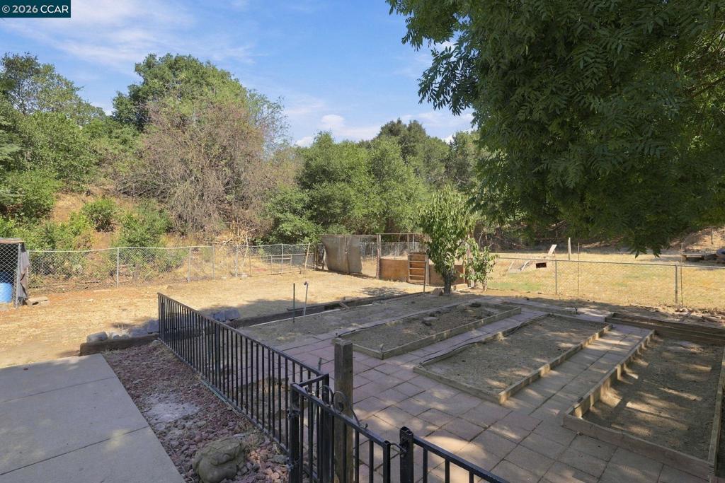 41152015 Property Photo 24