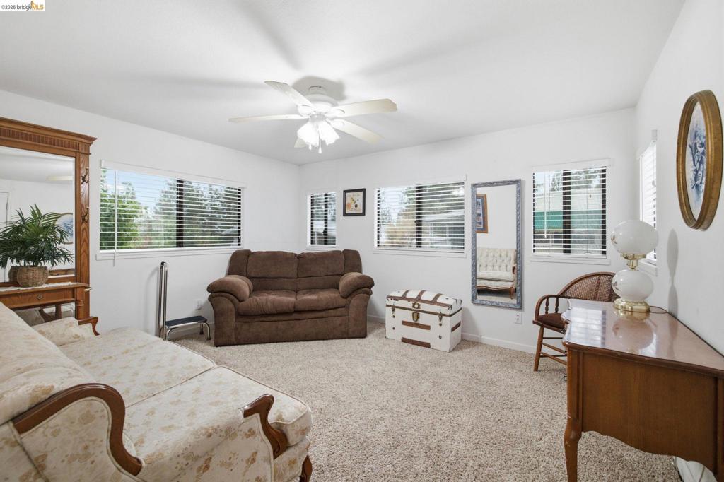10956 Green St Property Photo 4