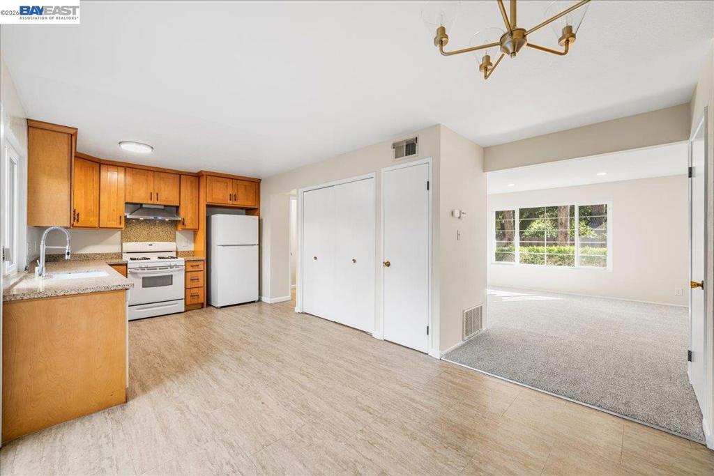 380 Serramonte Ter Property Photo 16