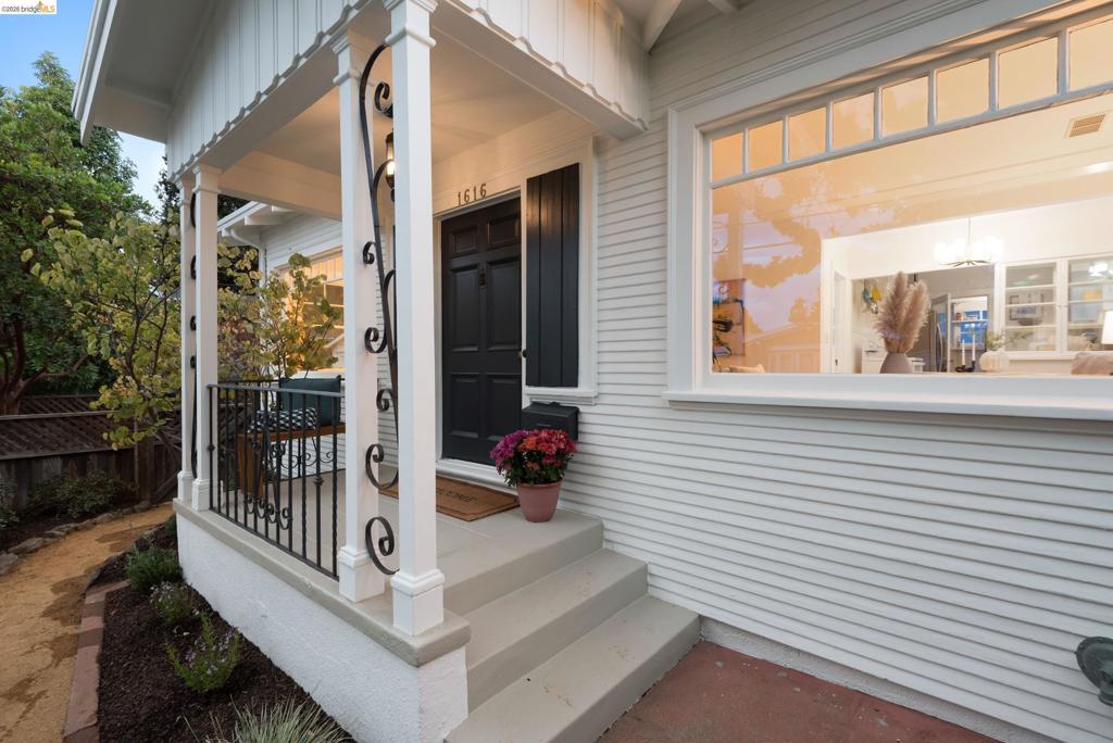 1616 Wellington St Property Photo 3