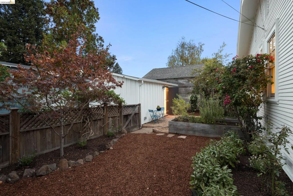 1616 Wellington St Property Photo 33