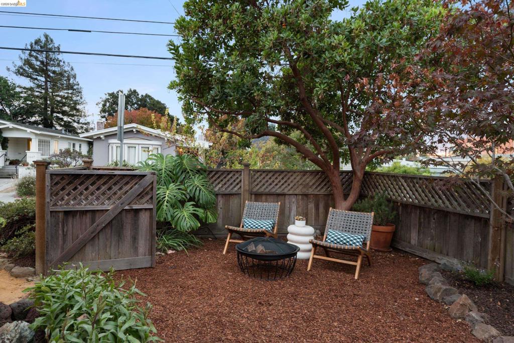 1616 Wellington St Property Photo 34