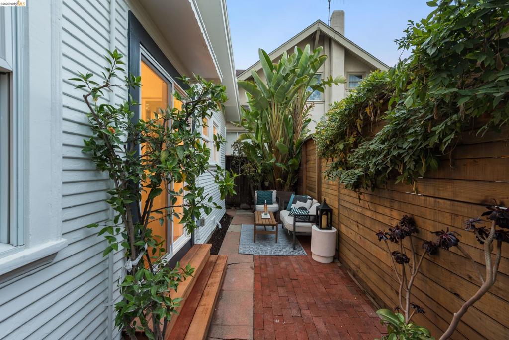 1616 Wellington St Property Photo 36