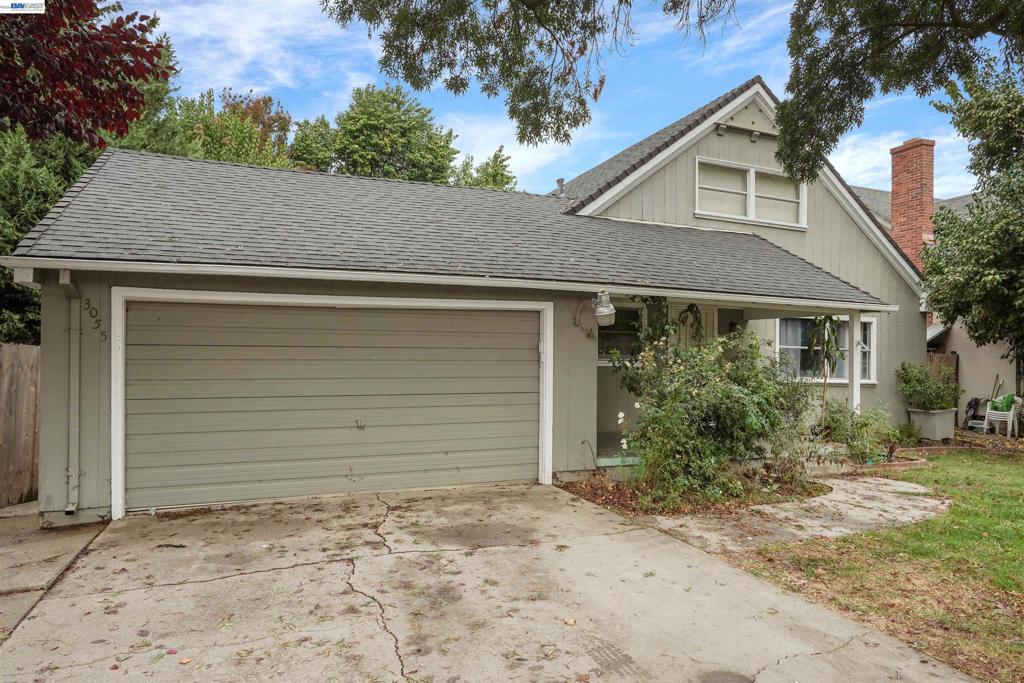 3055 Country Club Blvd Property Photo 1