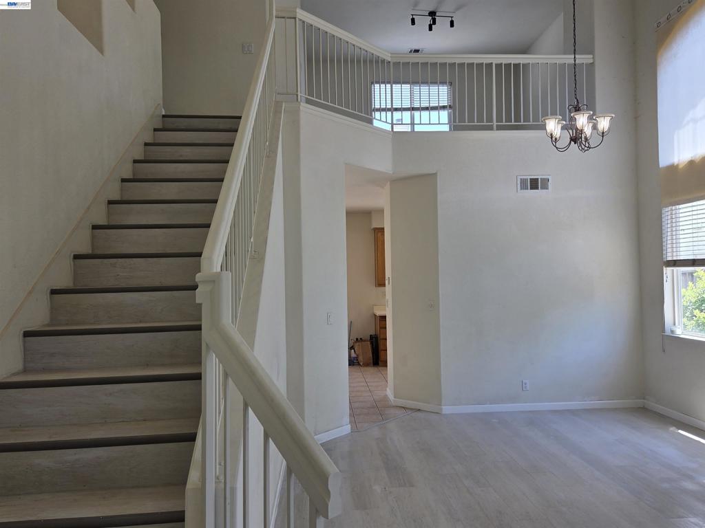 378 Alvarado St Property Photo 8