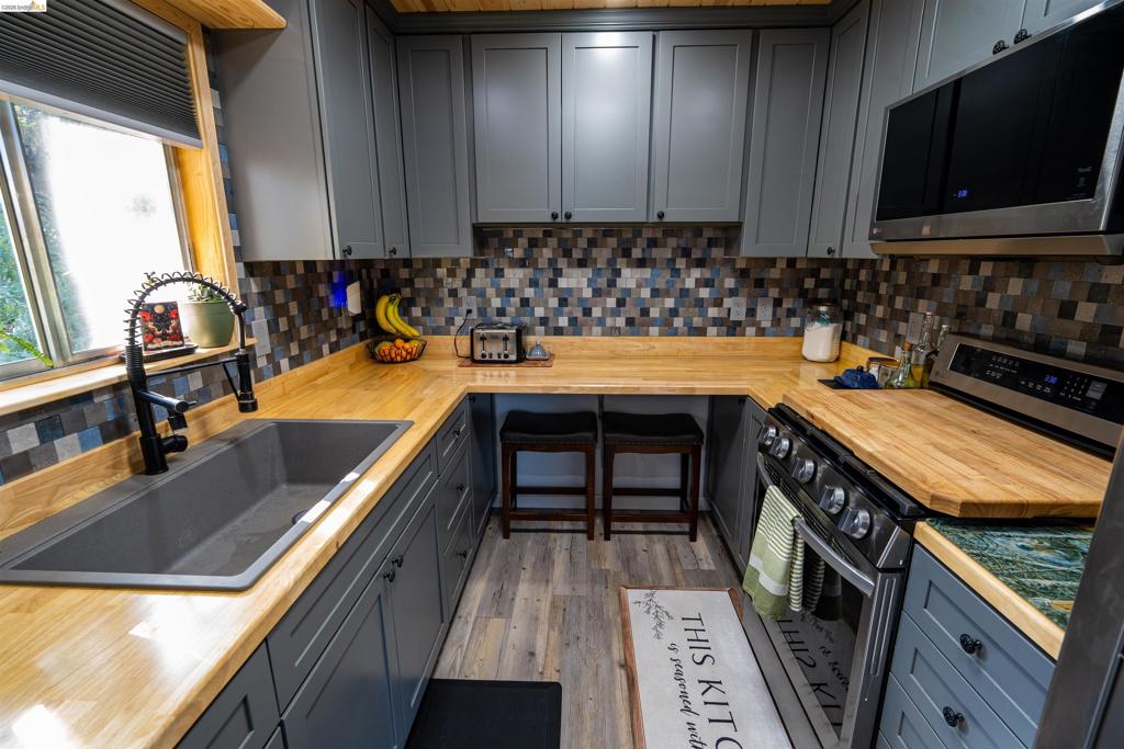 23965 Hitching Post Rd. Property Photo 10