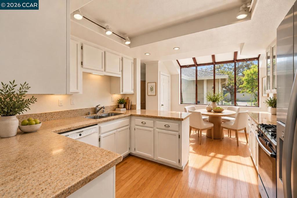 14 Hyannis Cove Property Photo 11