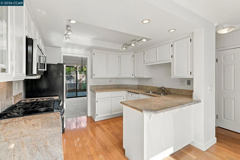 14 Hyannis Cove Property Photo 16