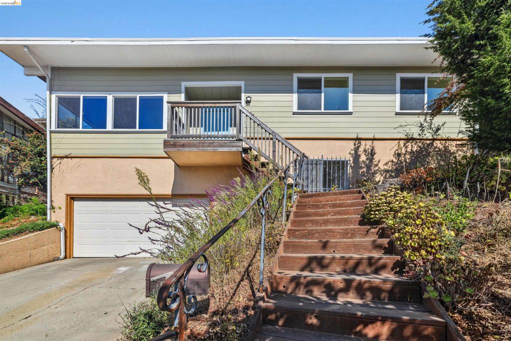 695 Wellesley Ave Property Photo 1