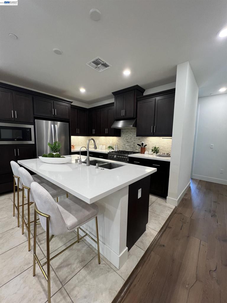 1233 Merry Loop Property Photo 3