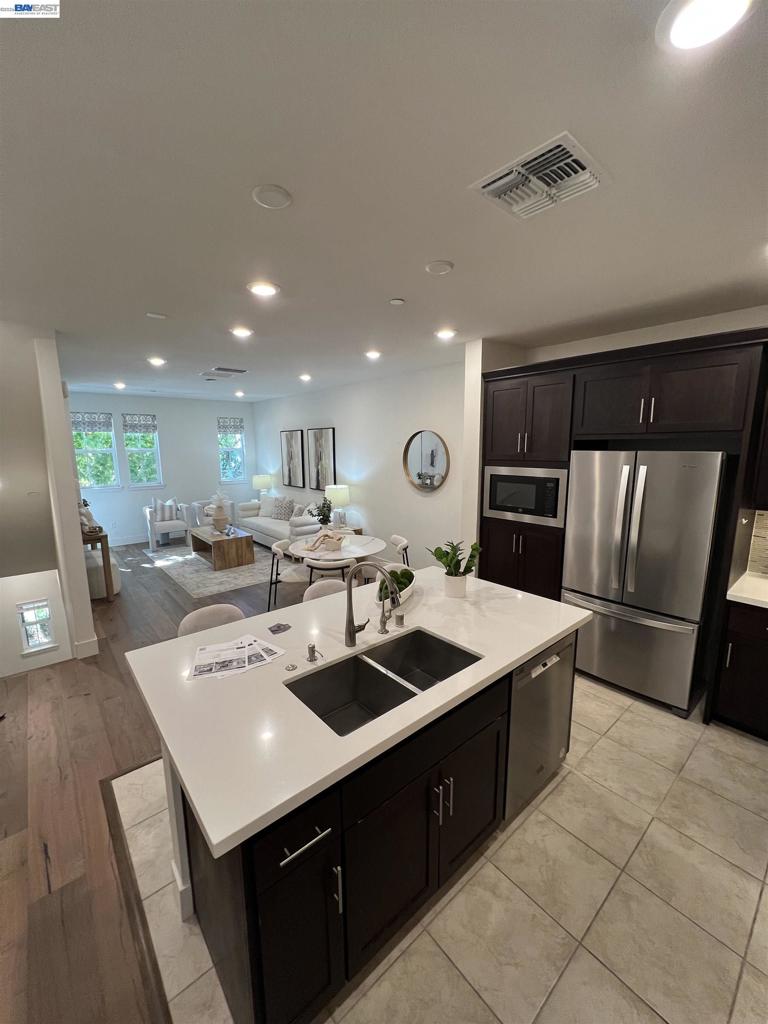 1233 Merry Loop Property Photo 5