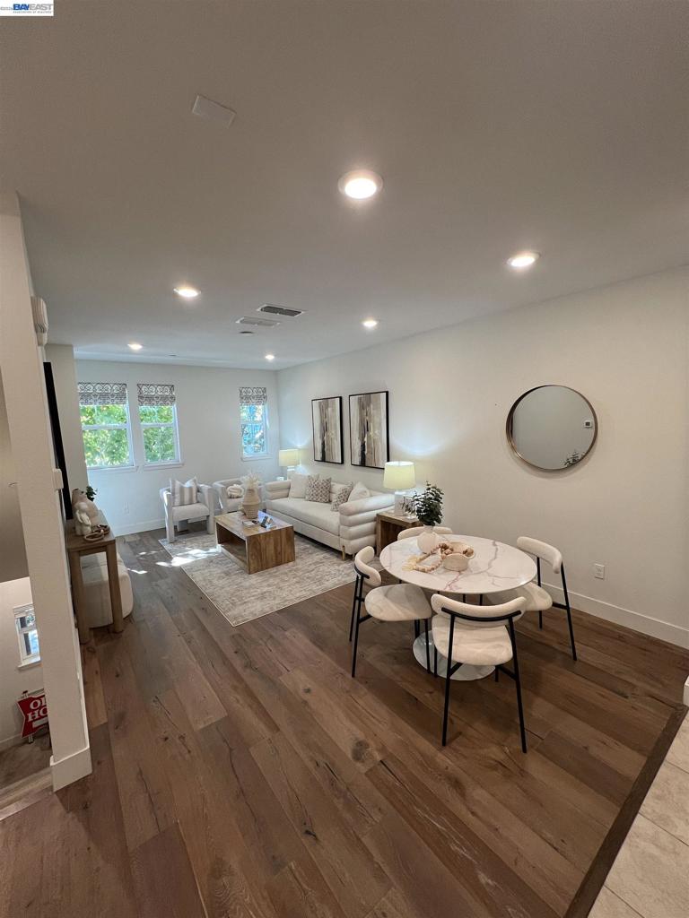 1233 Merry Loop Property Photo 6