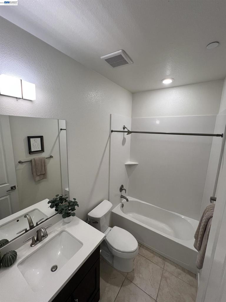 1233 Merry Loop Property Photo 10