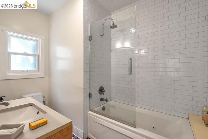 2038 Lakeshore Ave Property Photo 22