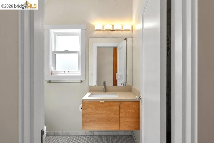 2038 Lakeshore Ave Property Photo 23