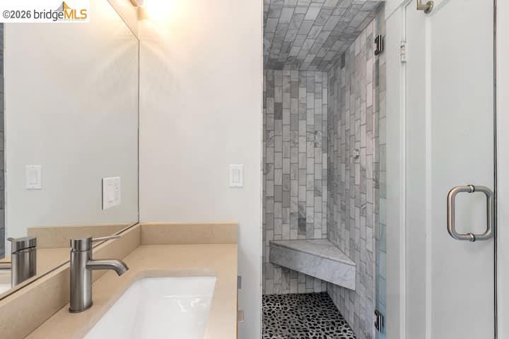 2038 Lakeshore Ave Property Photo 24