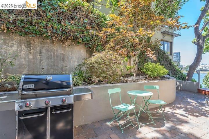 2038 Lakeshore Ave Property Photo 25