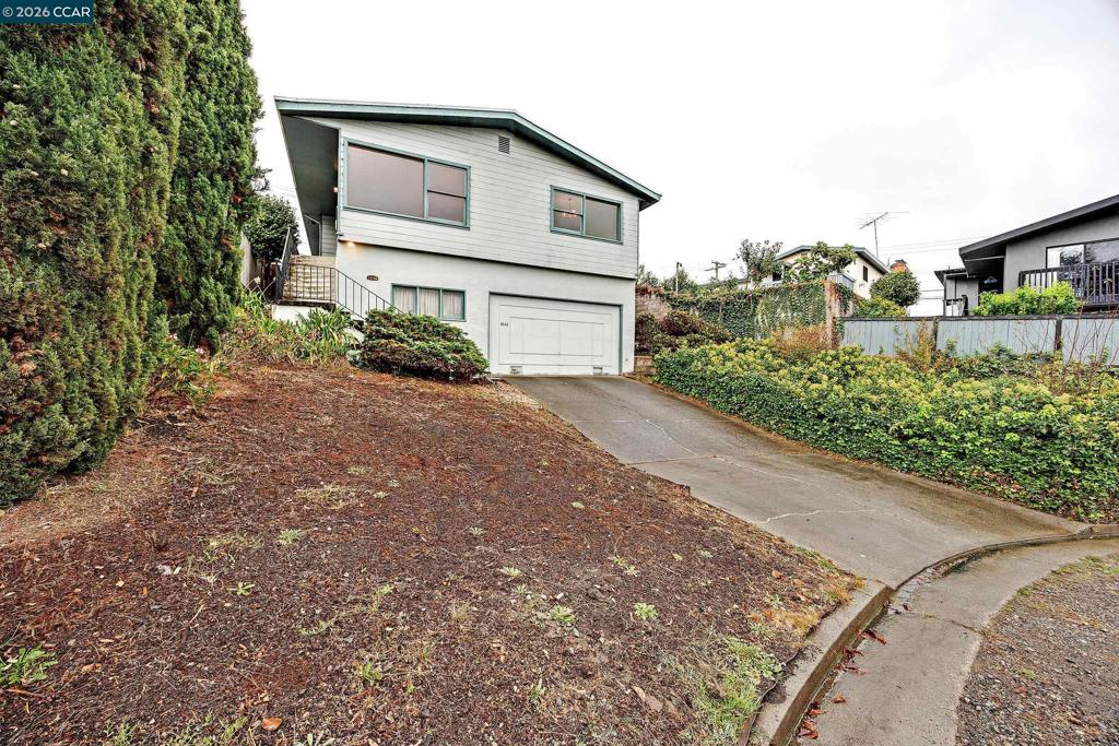 5642 Clinton Ave Property Photo 3