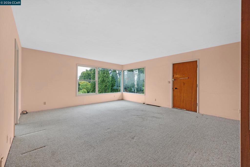 5642 Clinton Ave Property Photo 6