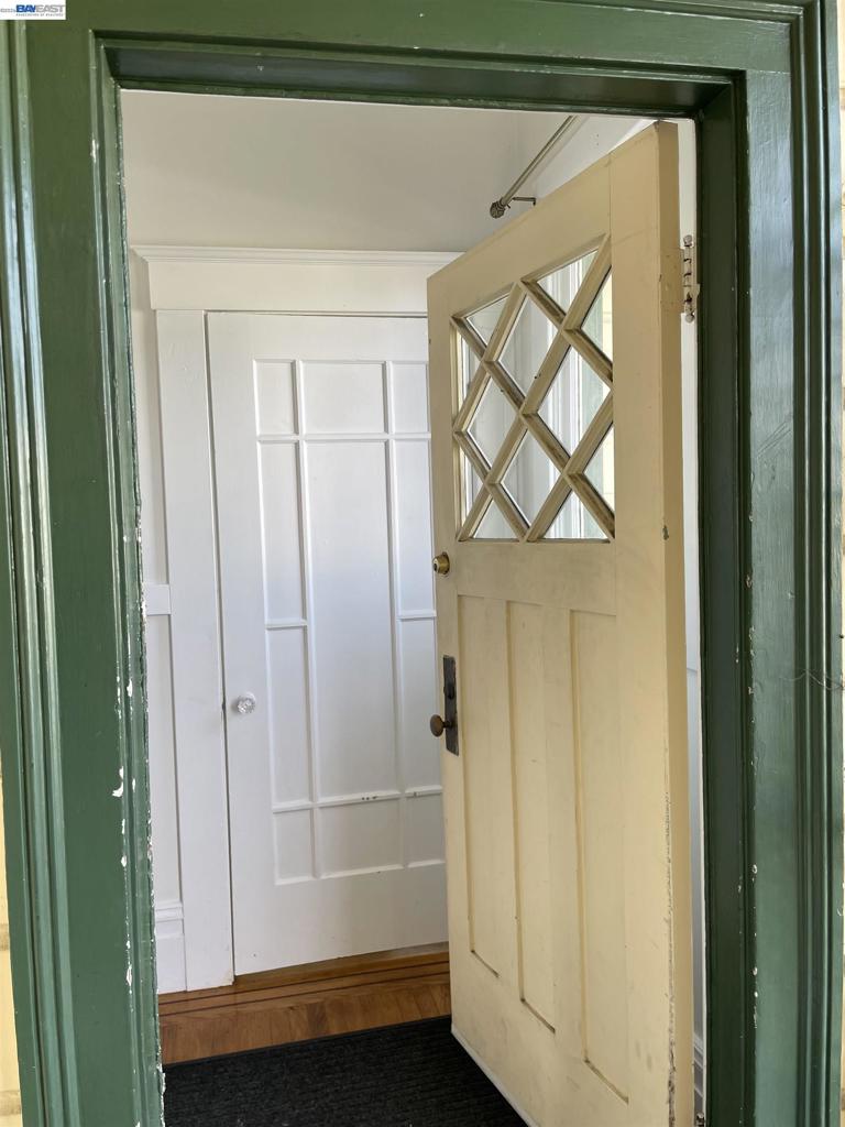 387 Staples Ave Property Photo 2