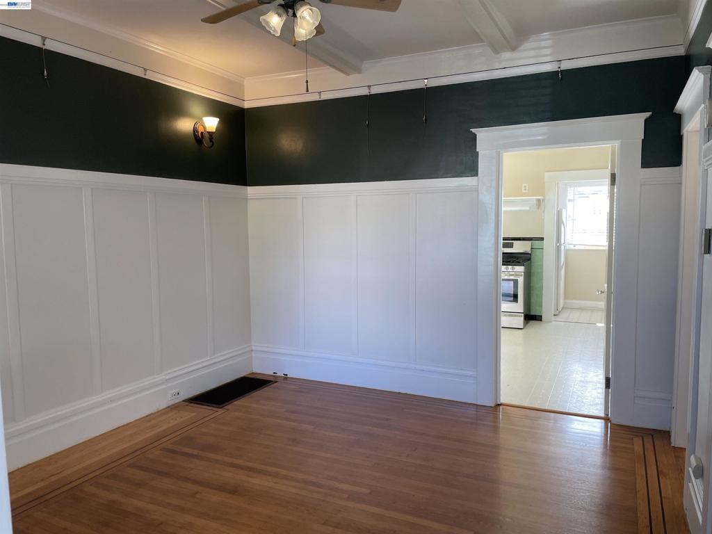 387 Staples Ave Property Photo 9