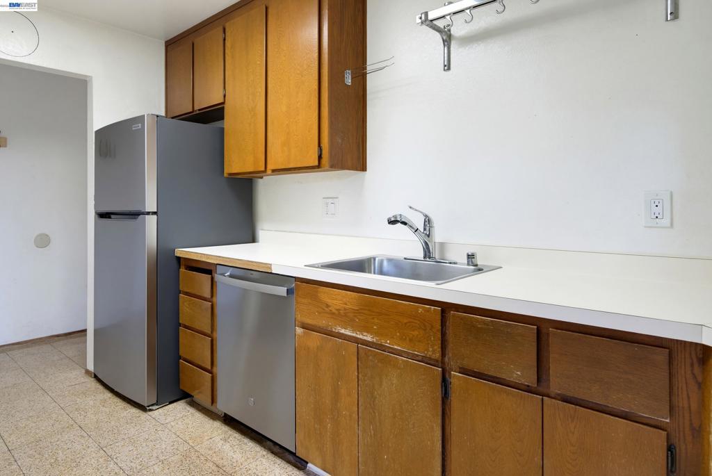39400 Albany Common Apt C Property Photo 10