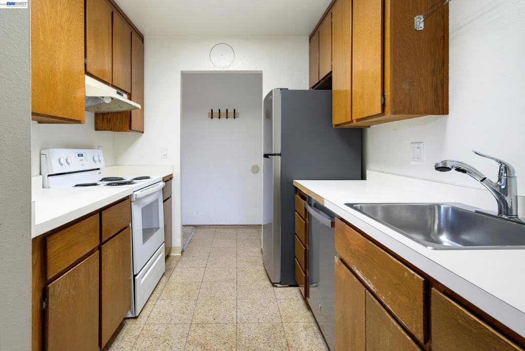 39400 Albany Common Apt C Property Photo 11