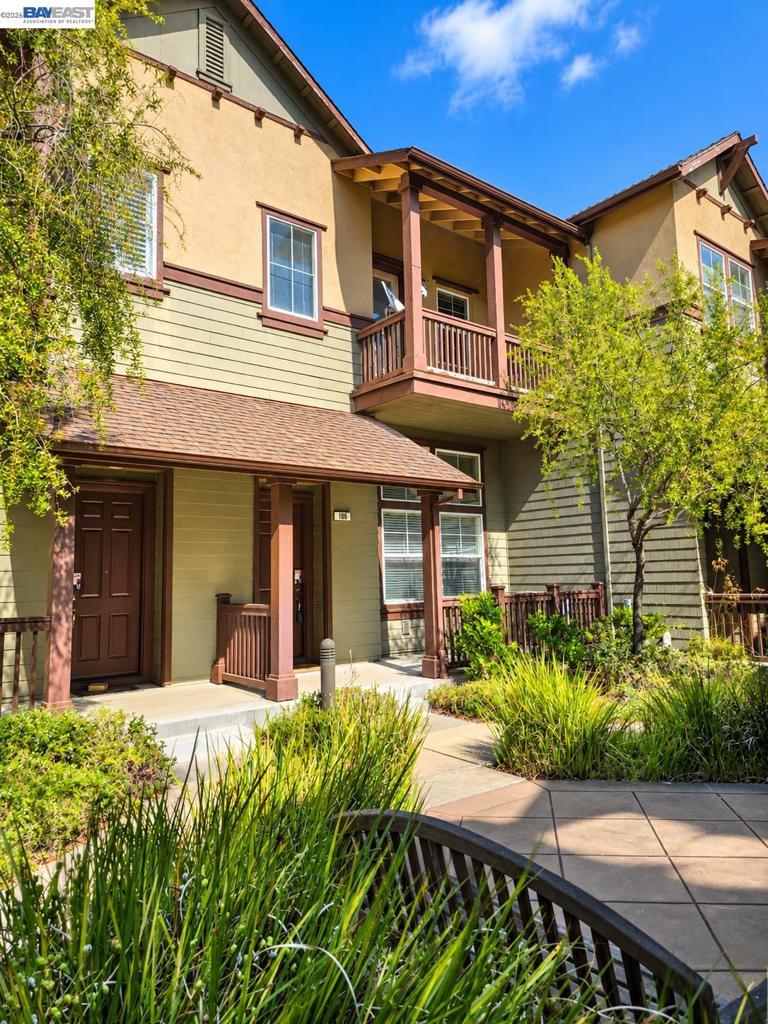 108 Serra Way Property Photo 1