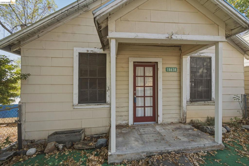 18638 Cedar Property Photo 1