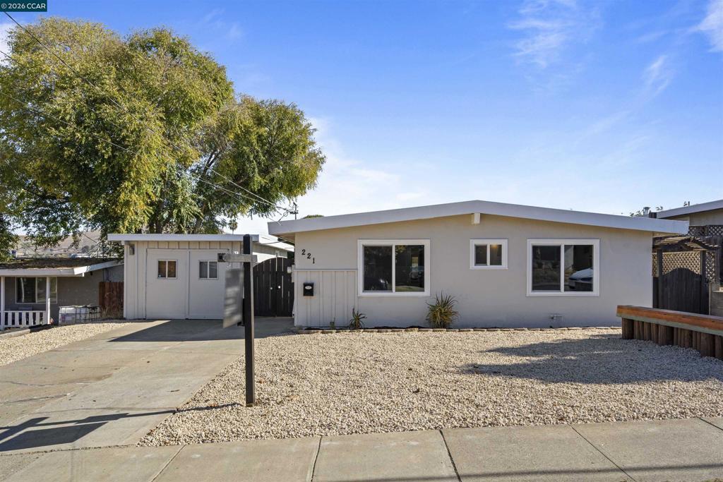 221 Los Altos Pl Property Photo 1